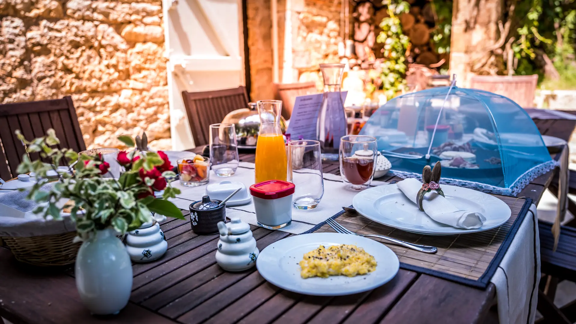 Petit Déjeuner sur la terrasse