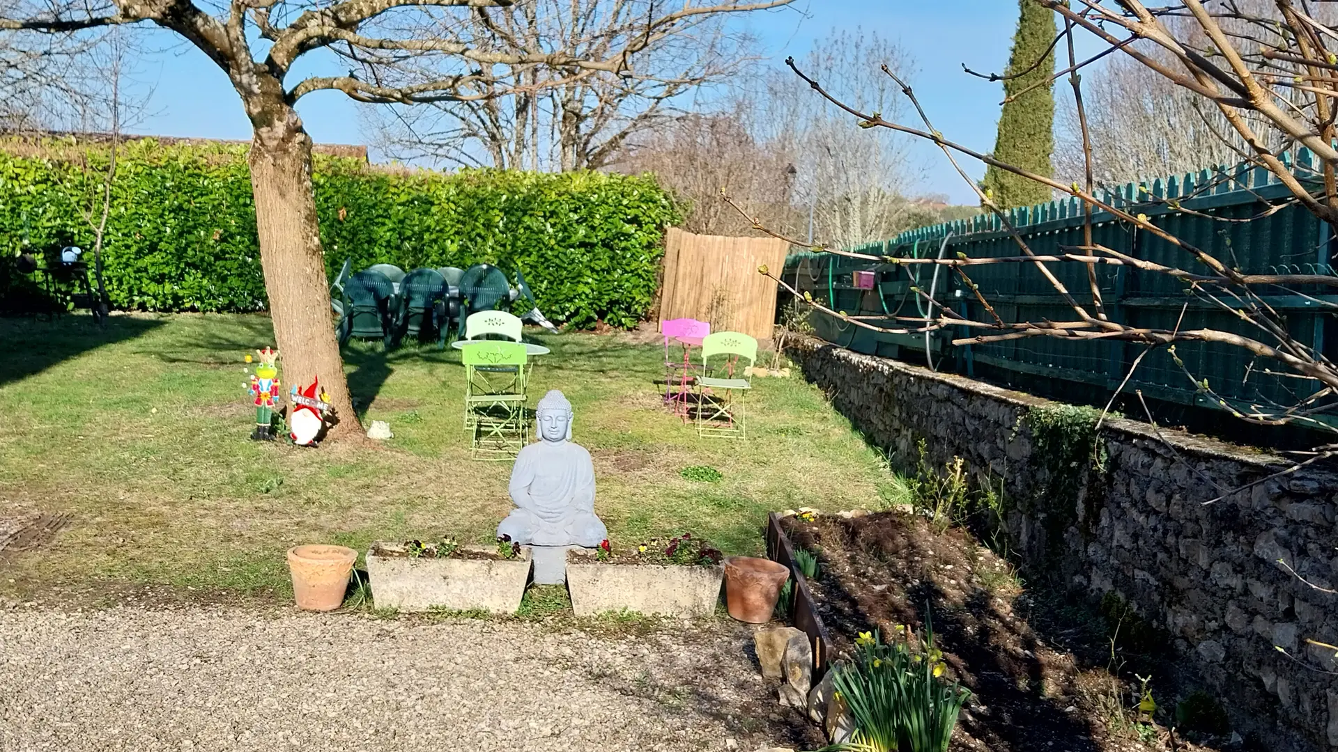 Jardin Les Volets Rouges 2