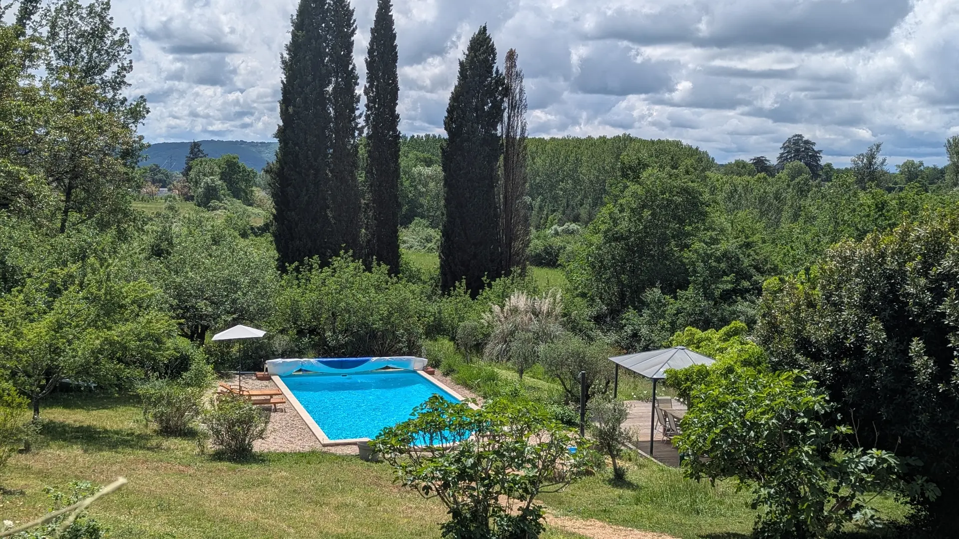 Jardin et piscine