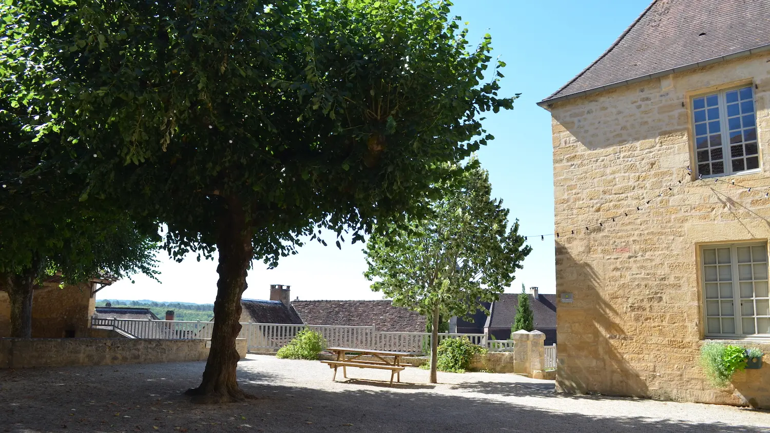 Jardins du Sénéchal - la cour