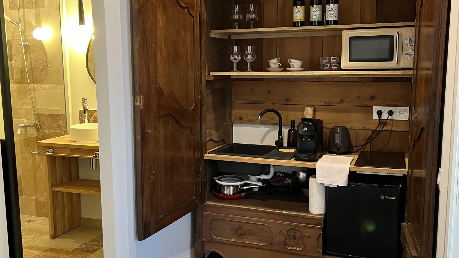 Kitchenette ouverte appartement 3 Rocamadour château