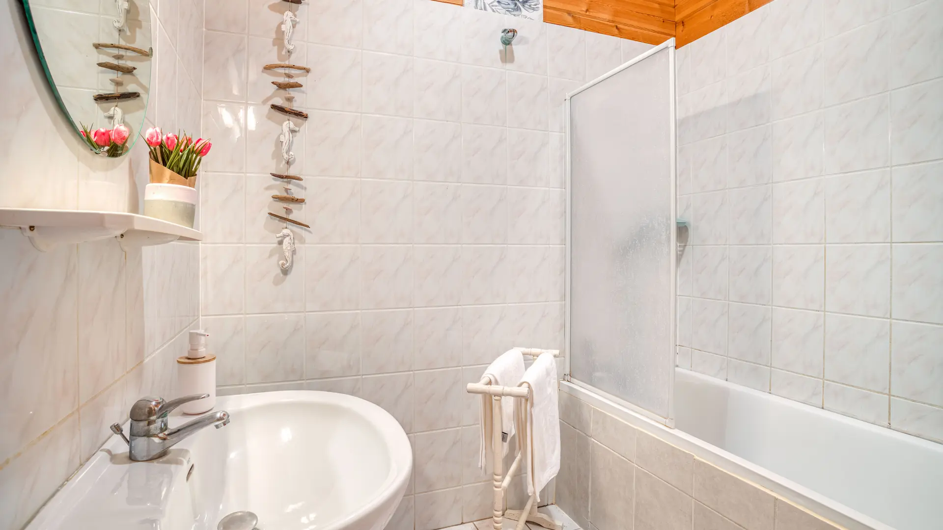 salle de bain, baignoire, possibilité douche