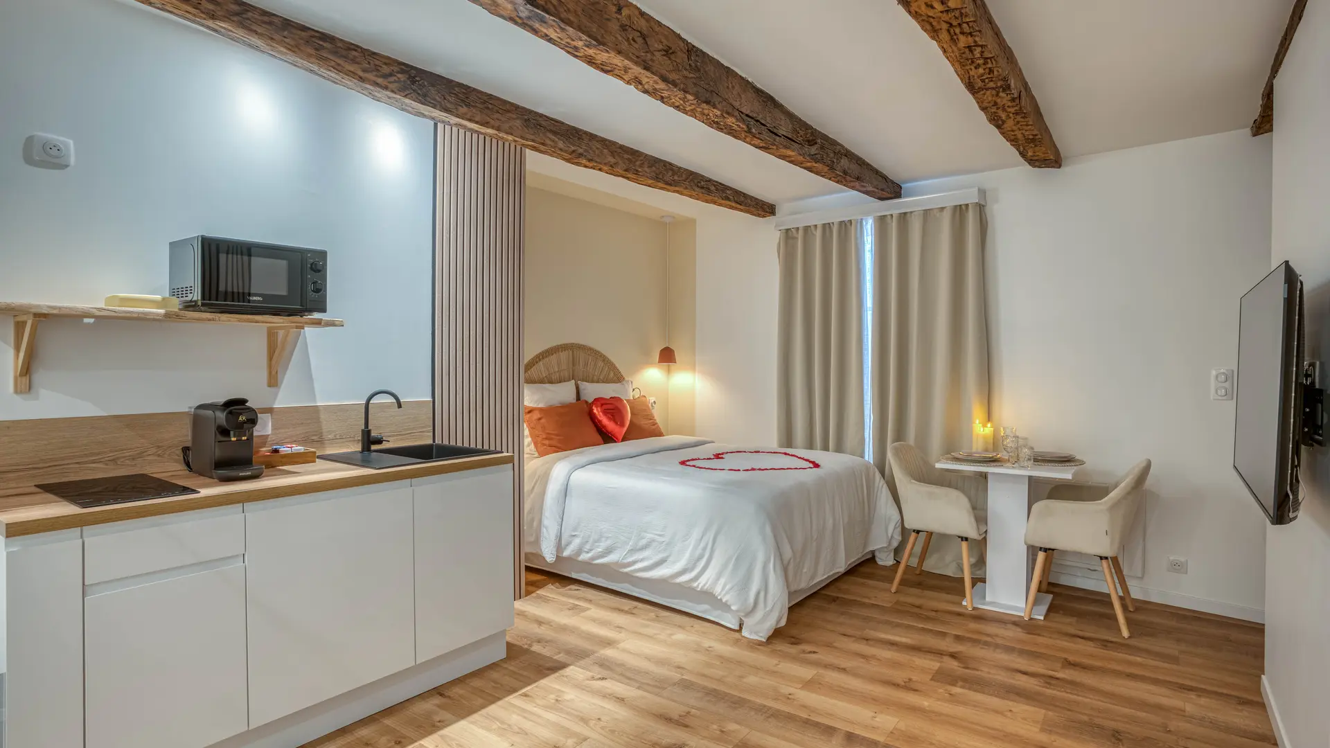 LOVE ROOM CAHORS-INTERNET-3