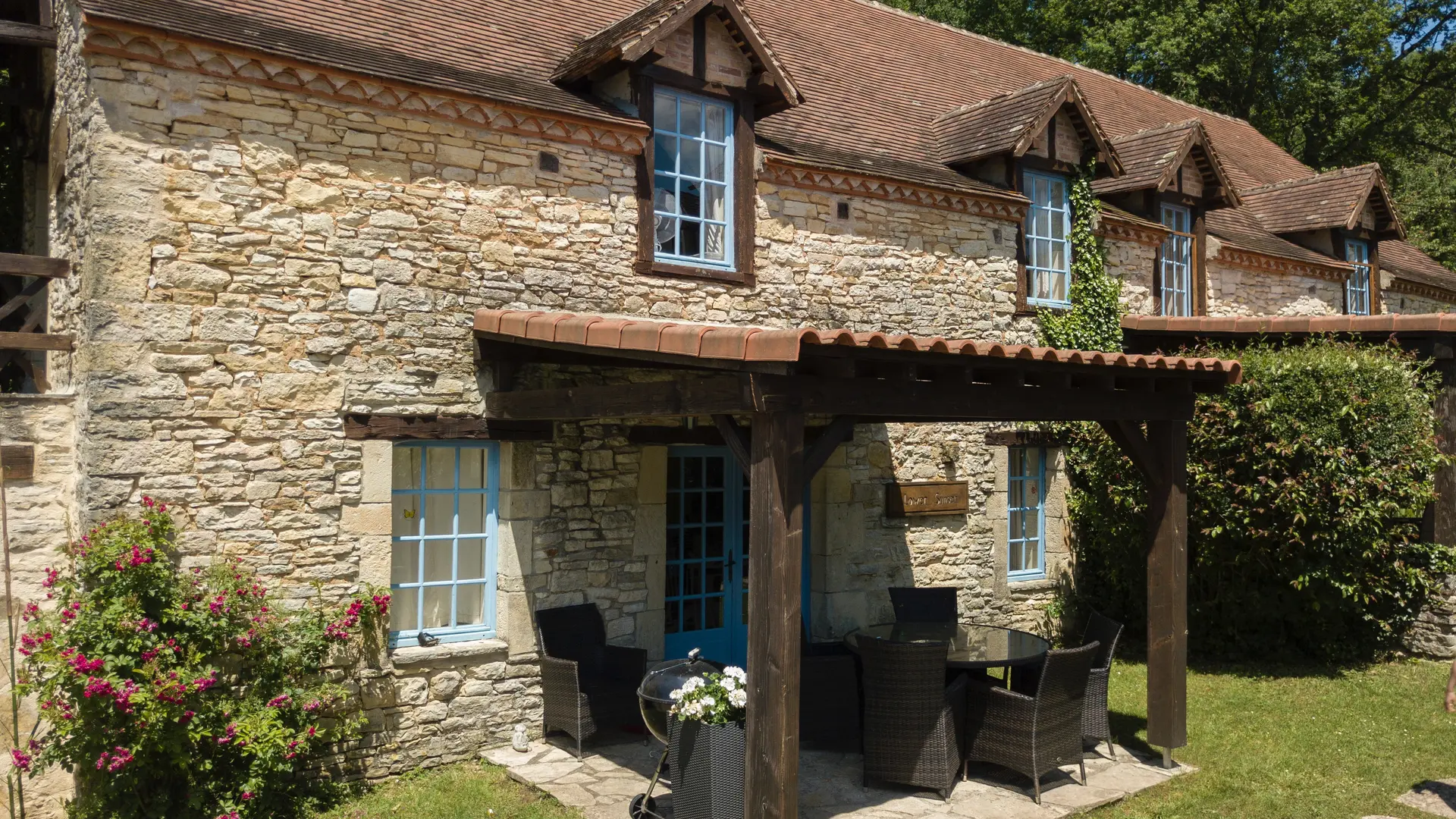 Entrée et terrasse