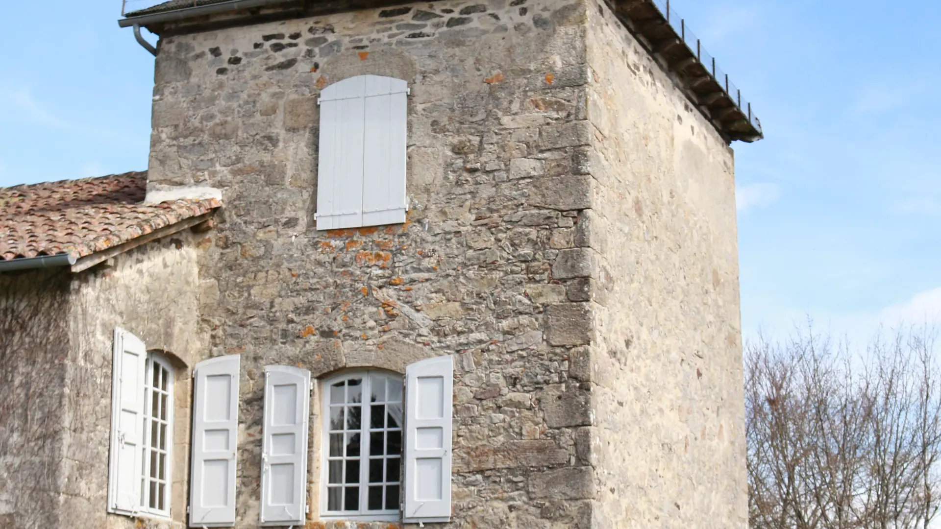 La tour et son toit de lauzes©M.Légeron