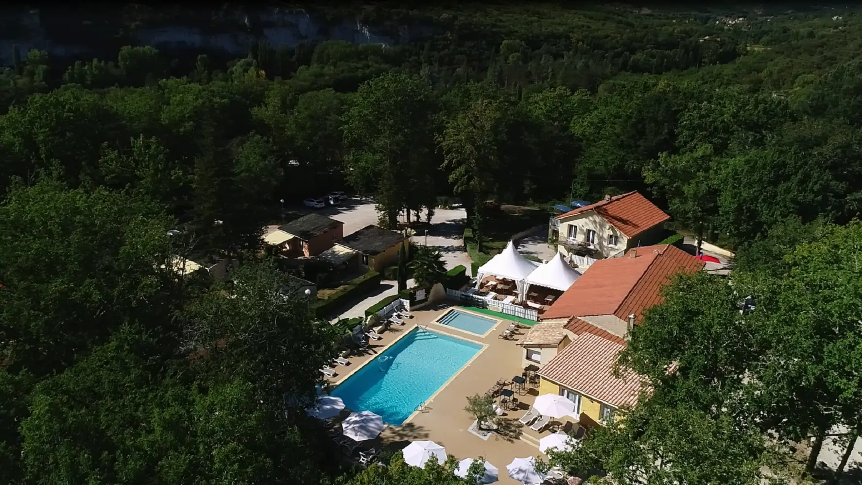 La Chêneraie Village de Vacances -lot-avec-piscine (1)