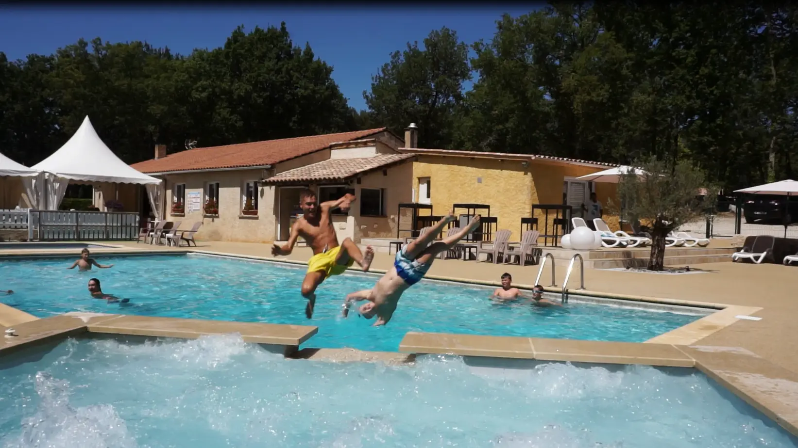 La Chêneraie Village de Vacances -lot-avec-piscine (2)