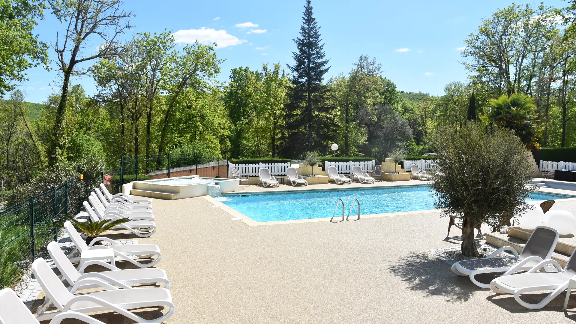 La Chêneraie Village de Vacances -lot-avec-piscine (3)