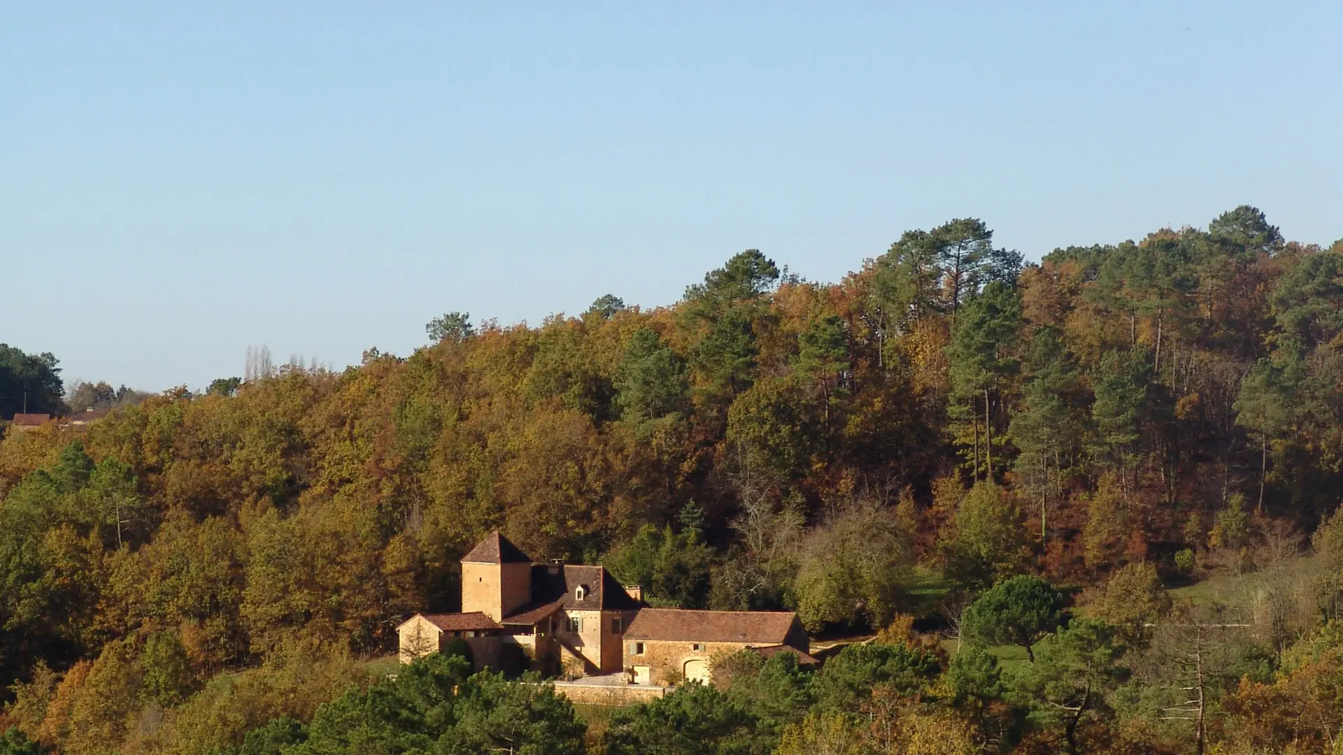 La Maison en Automne