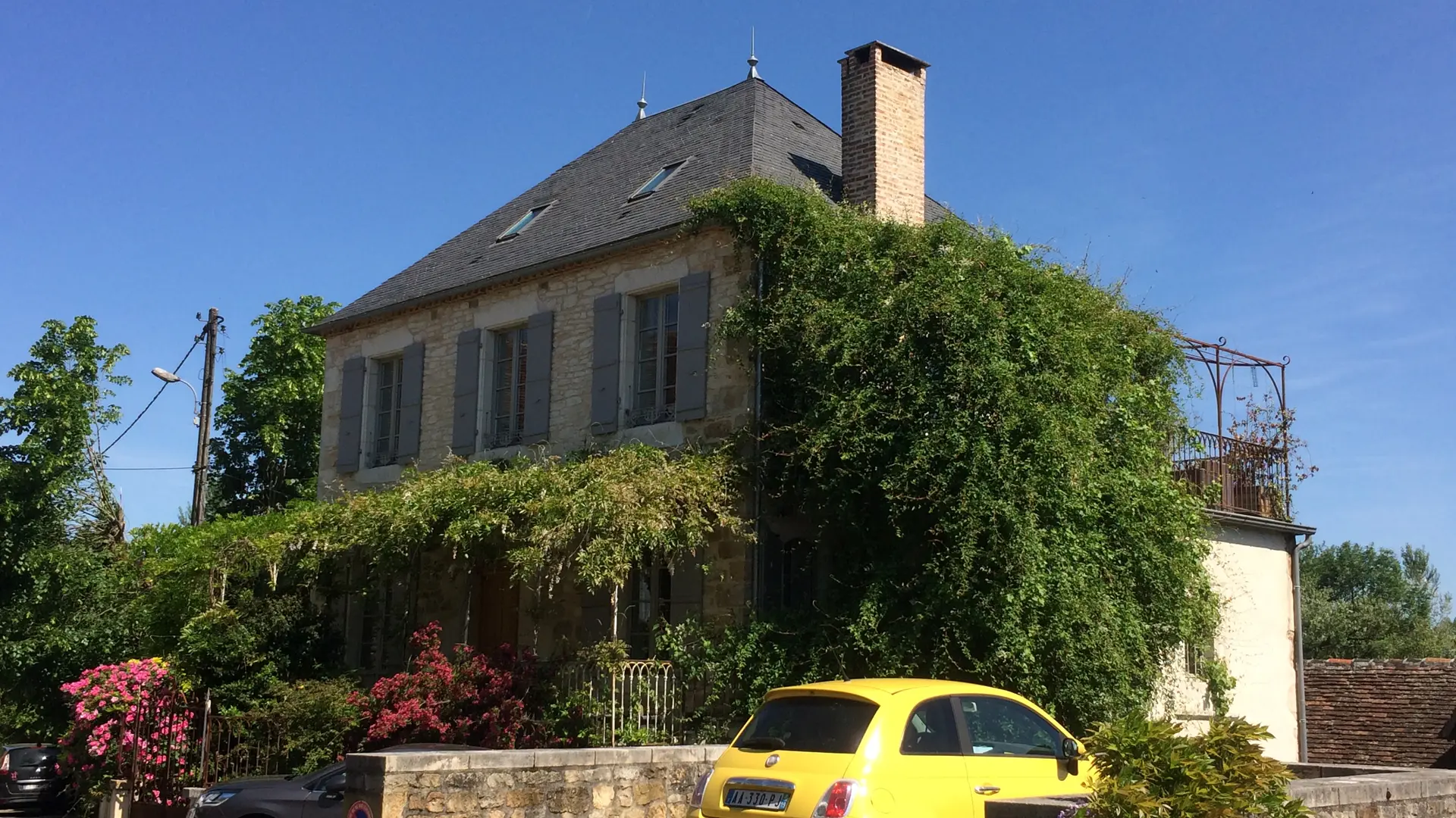 La Terrasse-Carennac-extérieur-parking