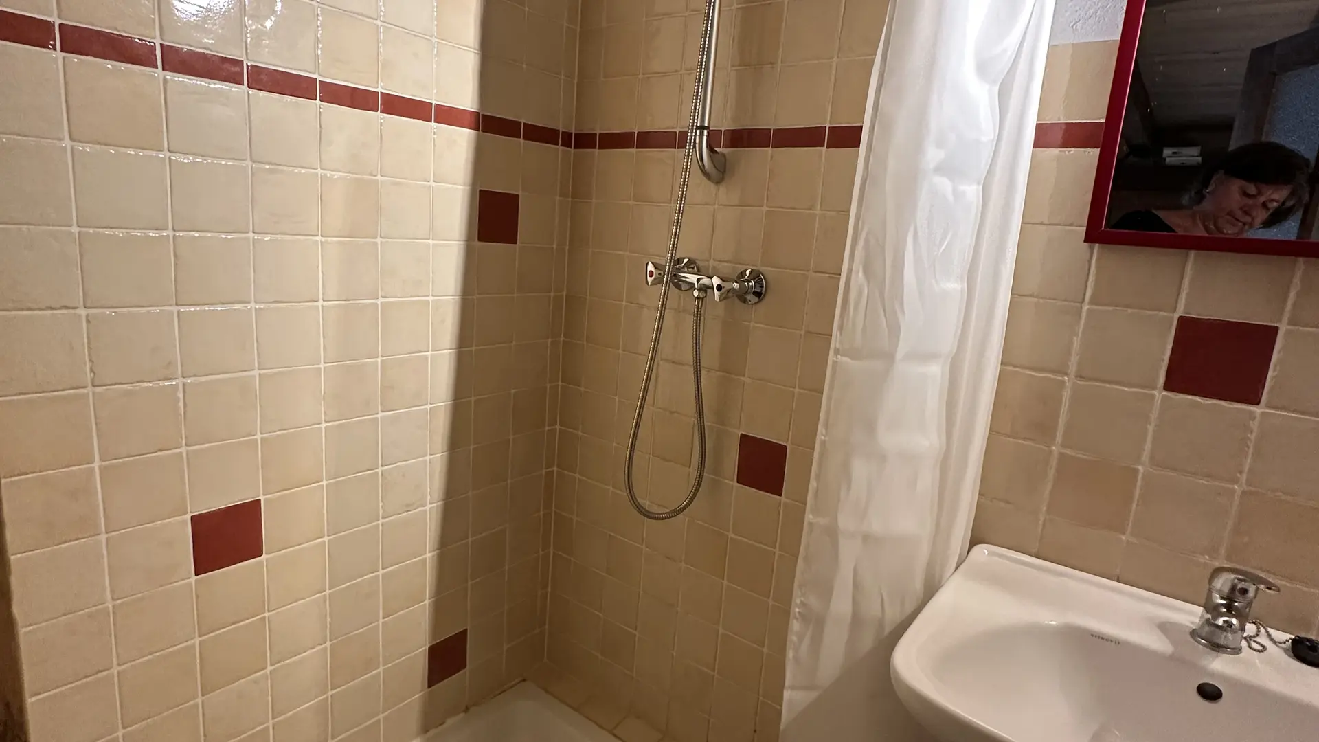 Lavendel - salle de bain - douche et lavabo