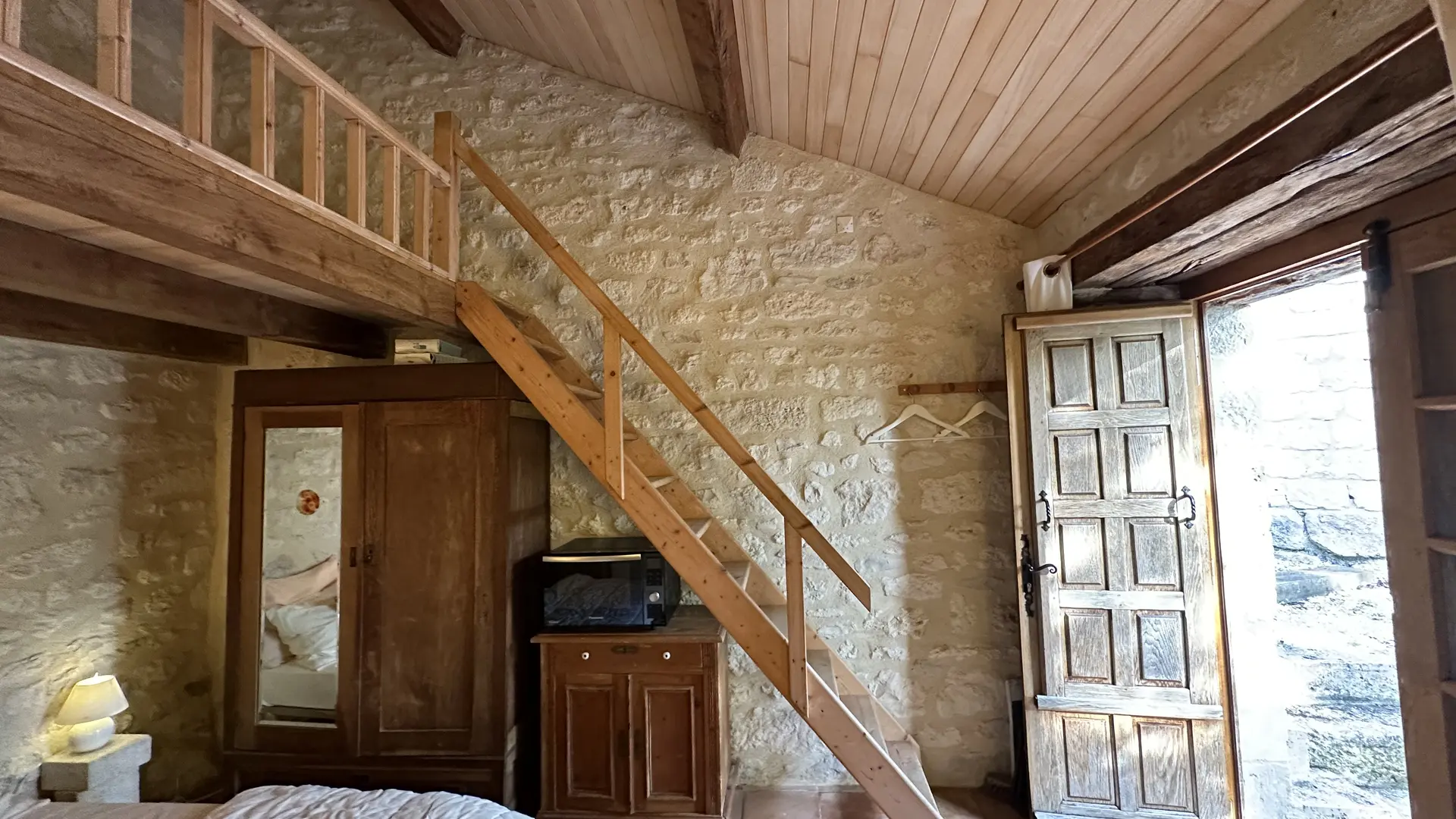 Lavendel rez-de-chaussée - armoire et porte d'entree