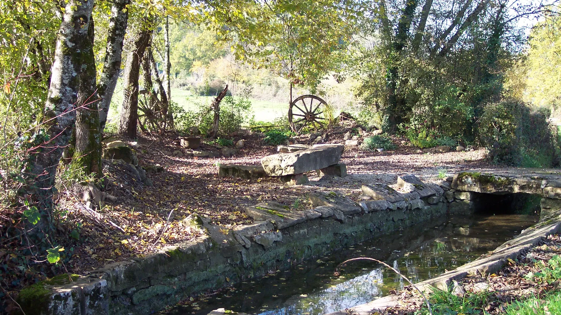 Lavoir sur le Riou-bas_Saillac