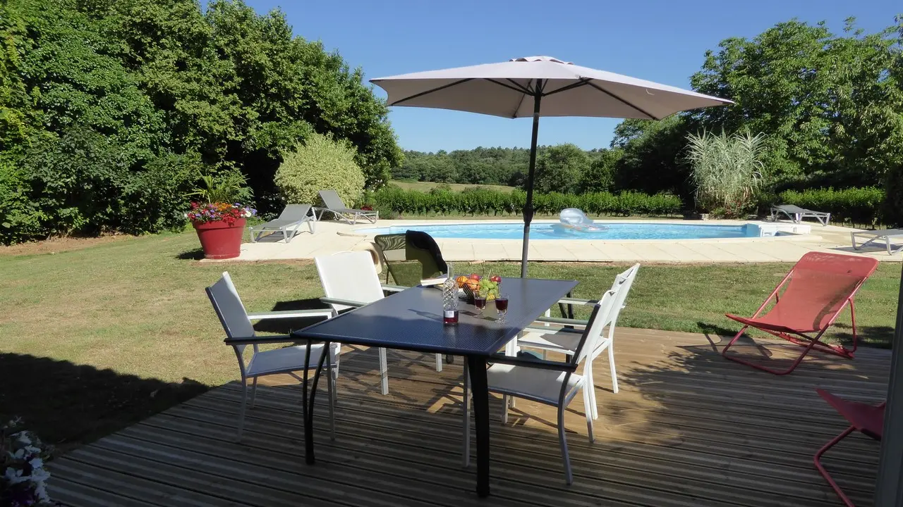 Le Clos de la Thèze - terrasse vue piscine