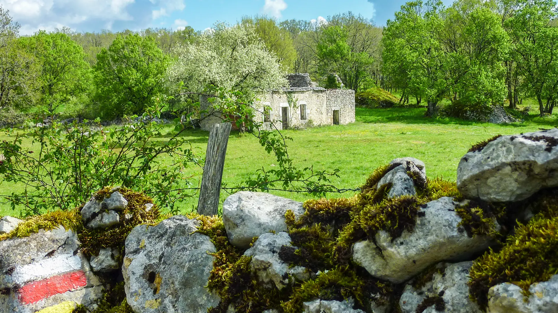 Le Teuron - Bergerie traditionnelle sur le GR © Lot Tourisme - C. Sanchez