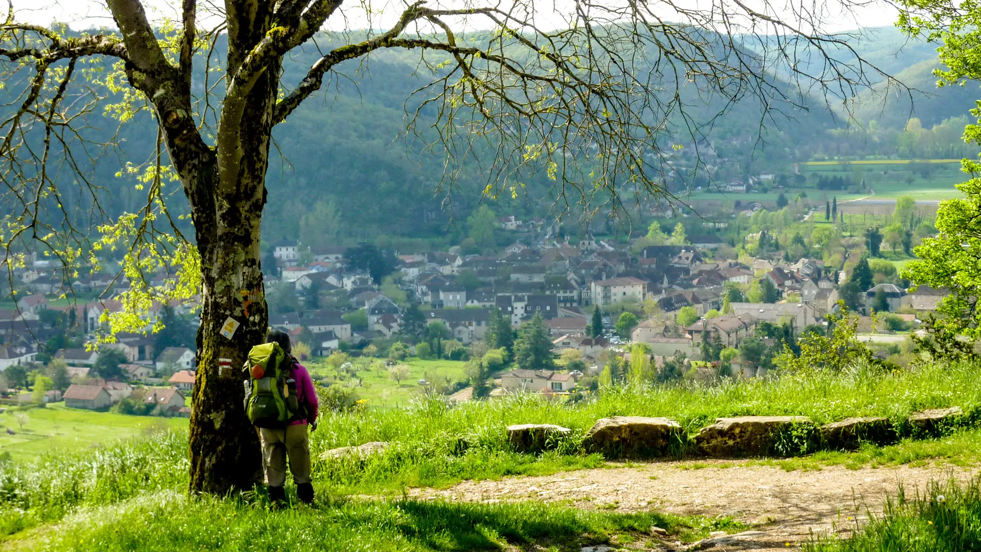 Le Teuron - Un randonneur sur le chemin de Saint Jacques © Lot Tourisme - C. Sanchez