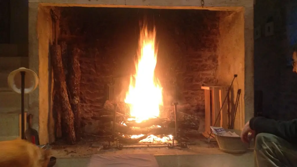 Le cantou du salon (cheminée traditionnelle du Quercy)