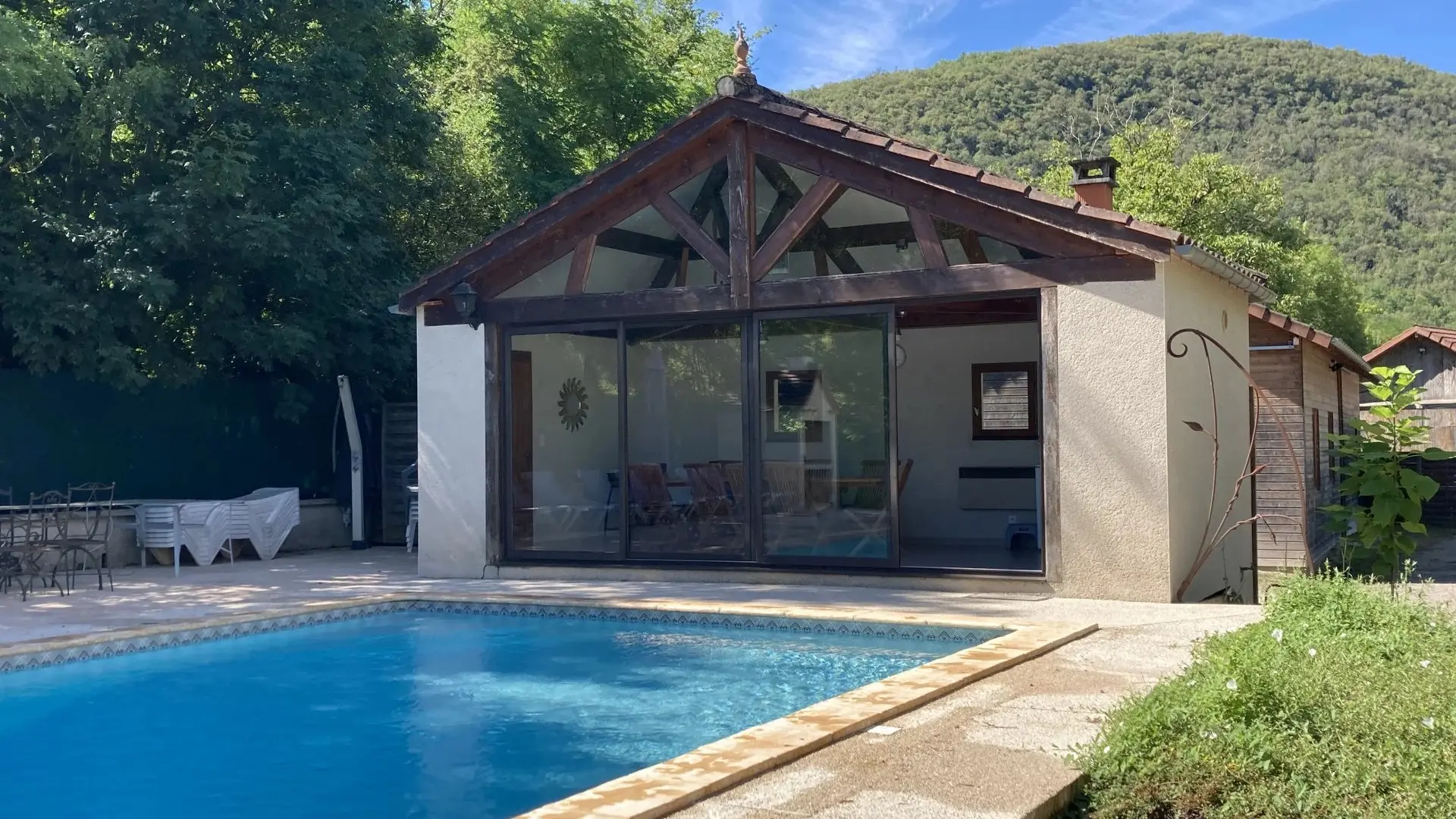 Les Costes Cabane and pool