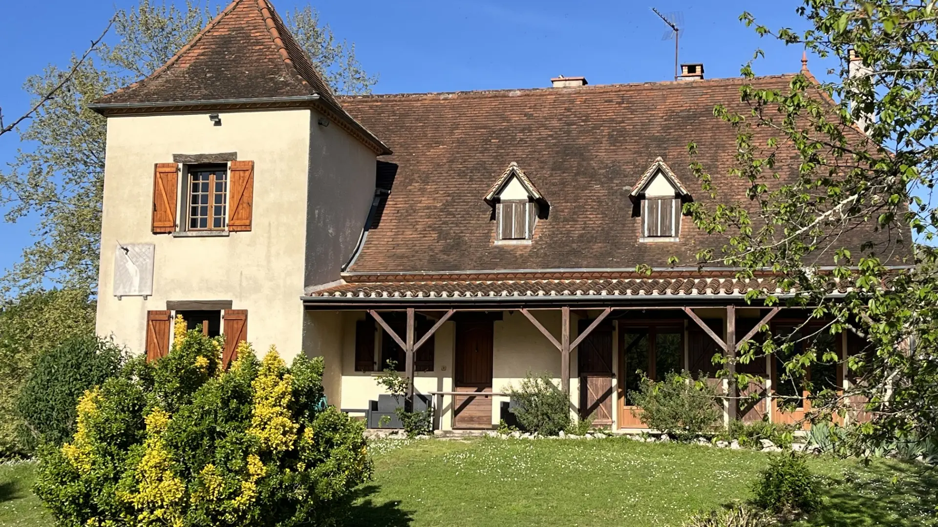 Les Costes cover photo