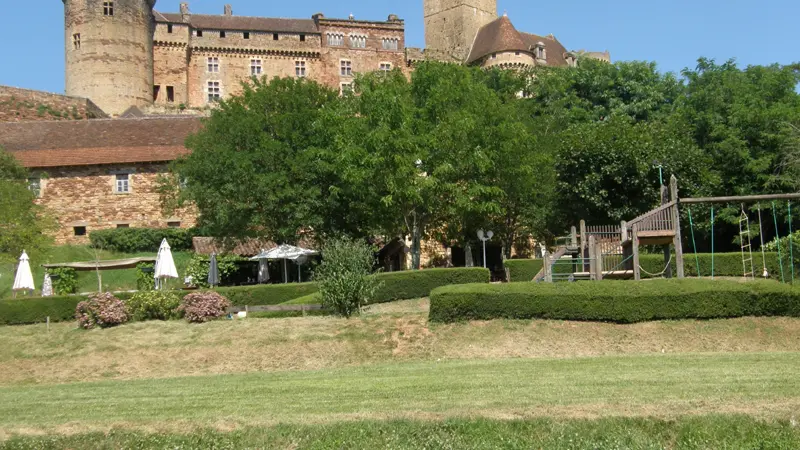 Les Remparts - général avec château de Castelnau