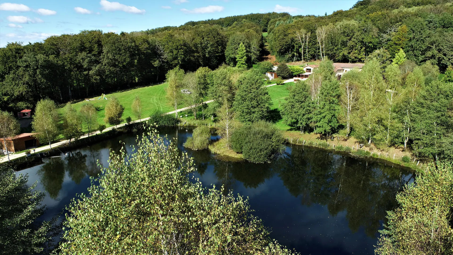 Etand de pêche 5000 m² truites, saumons de fontaine, gardons