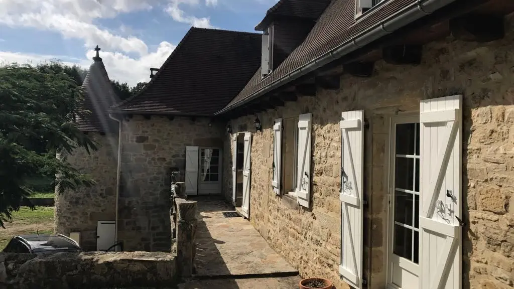 LocationVIGNAIS-Queyssac-les-Vignes_terrasseMaison