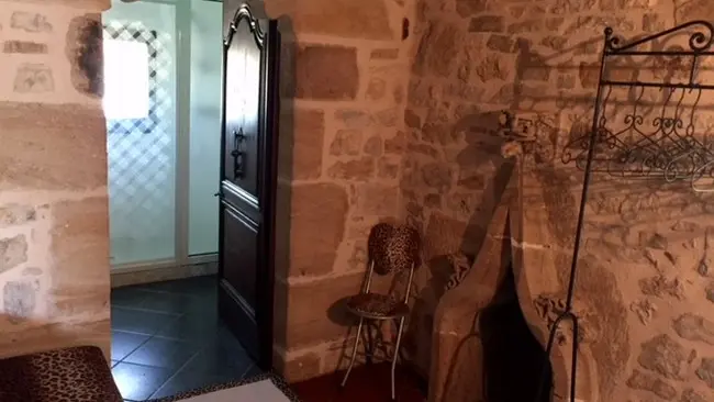 LocationVIGNAIS-Queyssac-les-Vignes_couloir