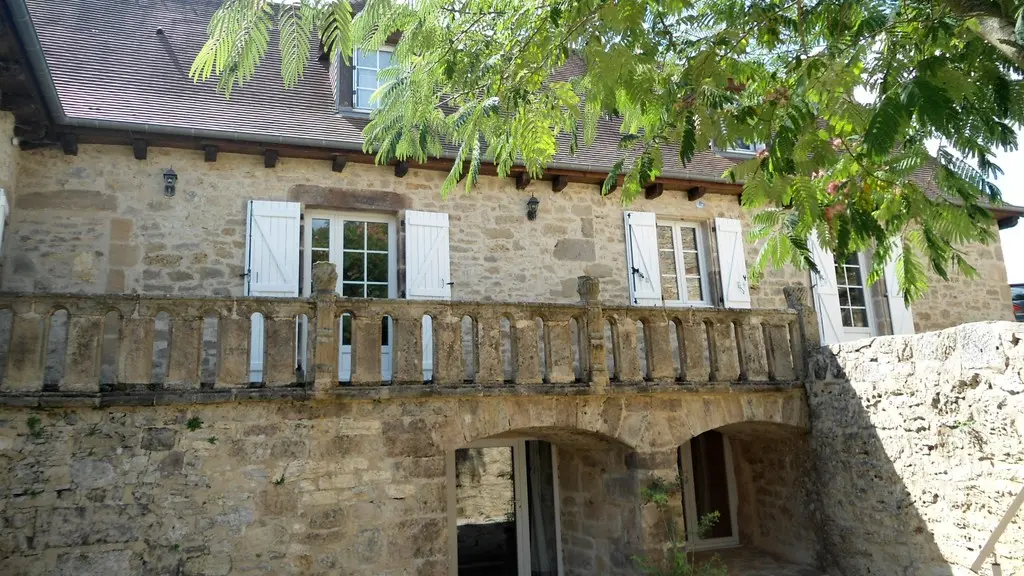 LocationVIGNAIS-Queyssac-les-Vignes_façade
