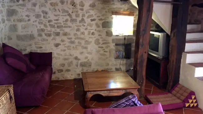 LocationVIGNAIS-Queyssac-les-Vignes_salon2