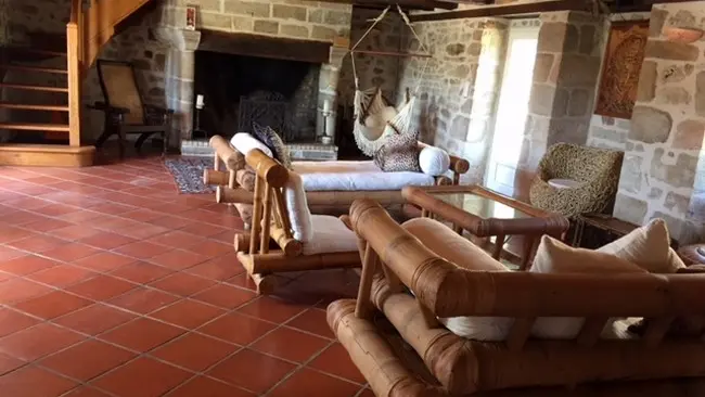 LocationVIGNAIS-Queyssac-les-Vignes_salon3