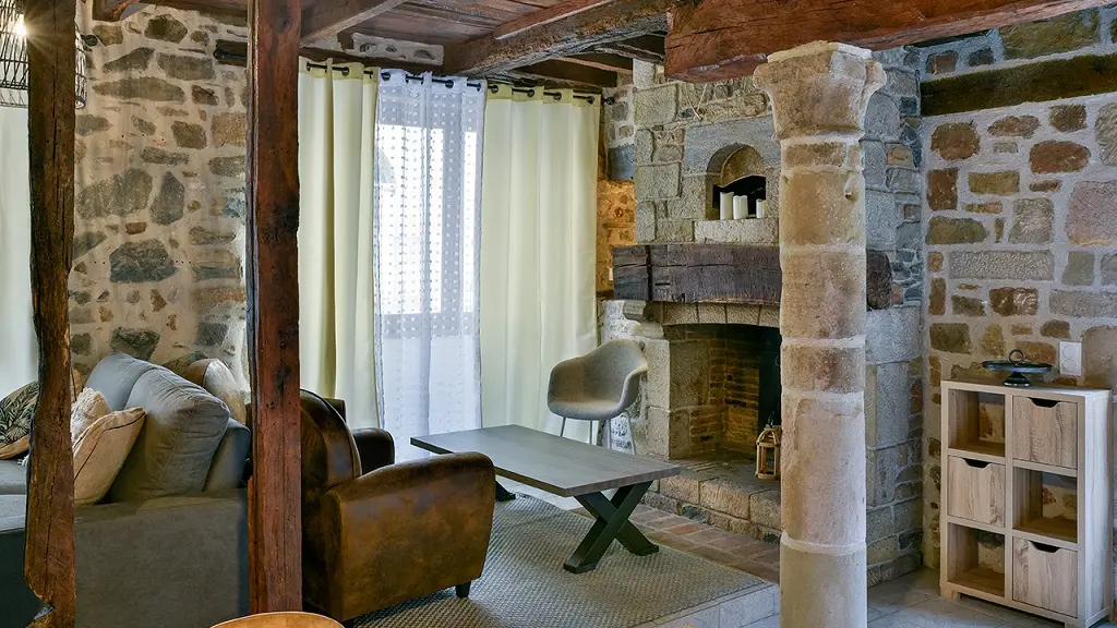 LogisFaceAL'abbatiale-Beaulieu_cheminee