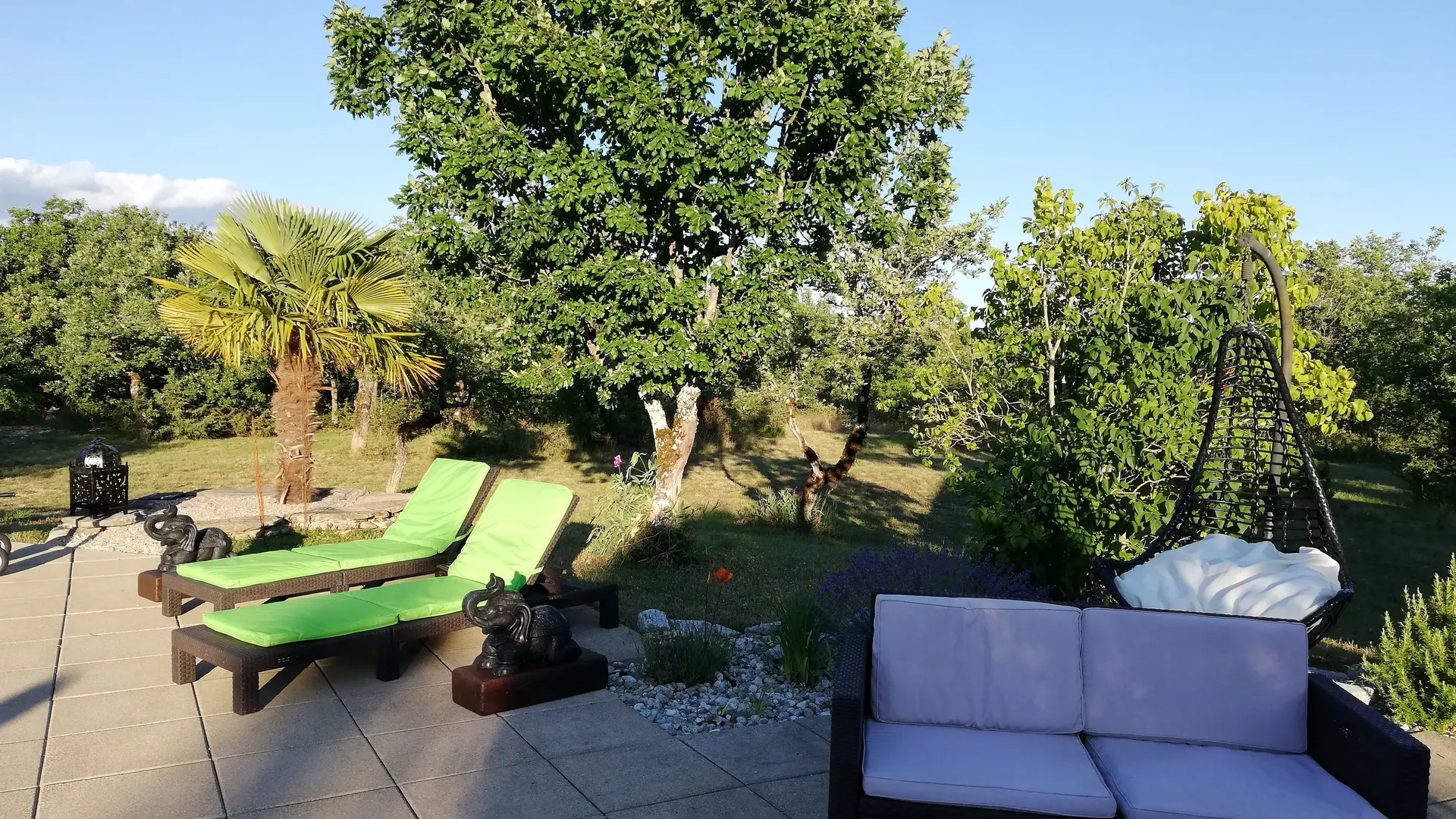 Apéro au bord de la piscine