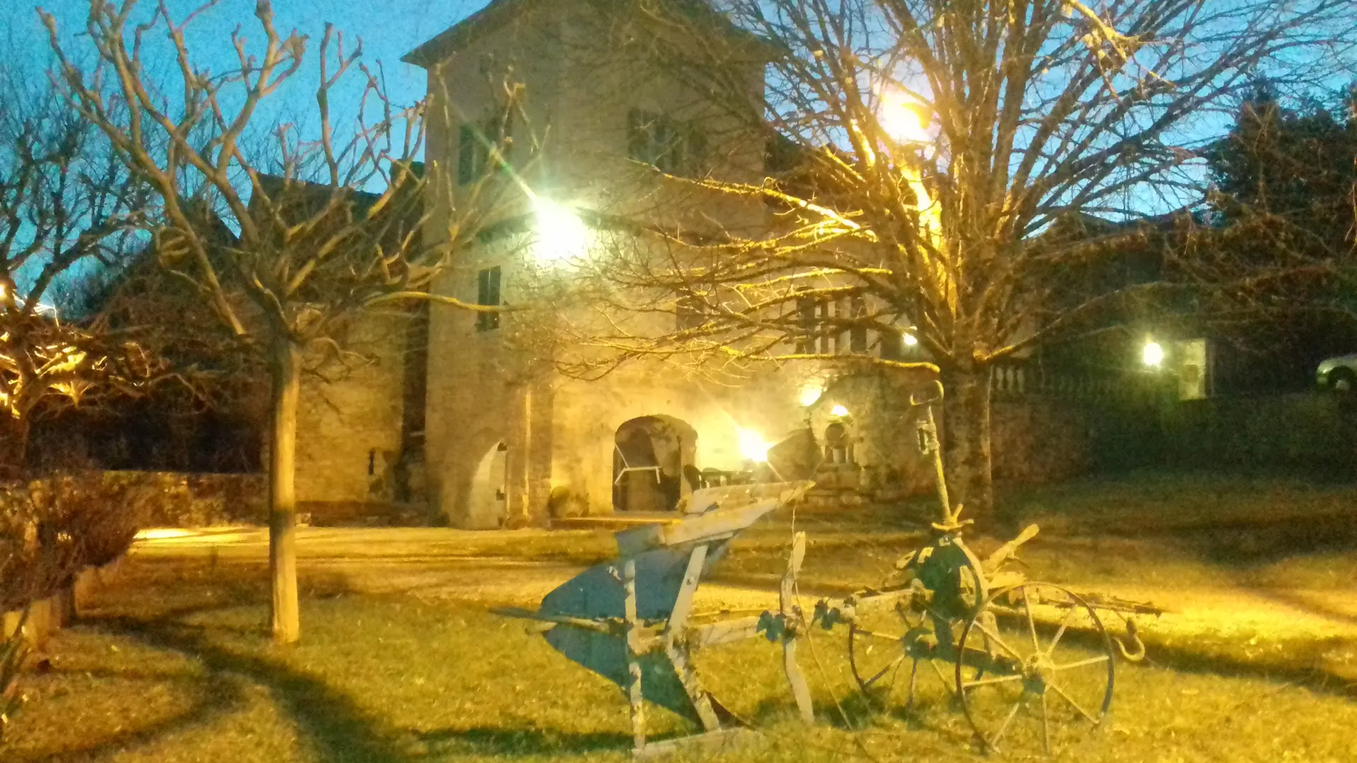 Gite de Louchapt nocturne dans le parc