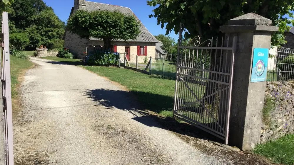 M.Combe-StPrivat_portail