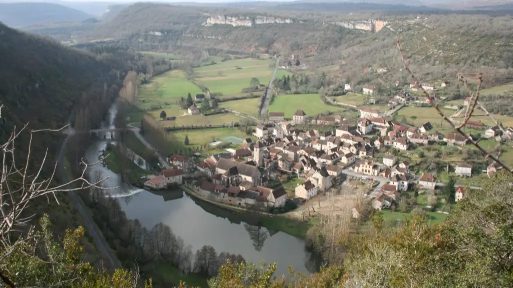 MARCILHAC-vue du bourg