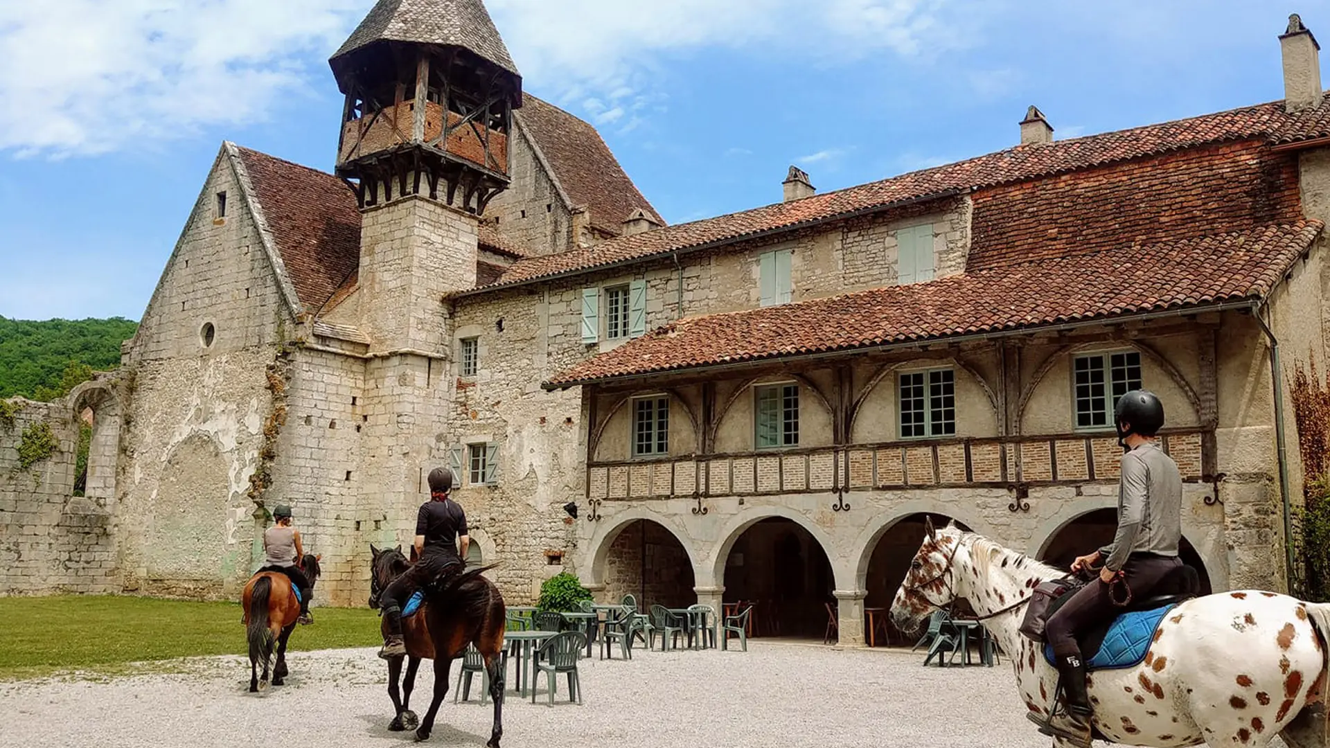 Découvrir le patrimoine du lot à cheval