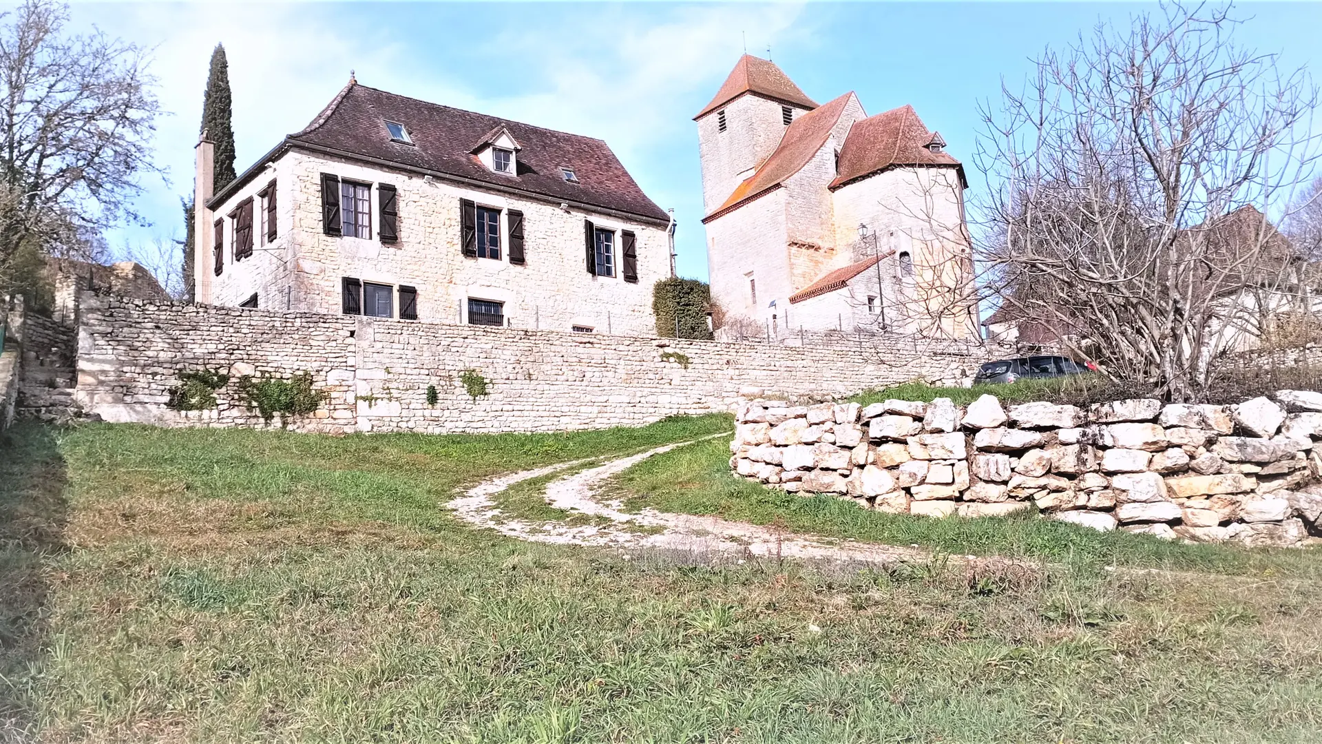 Maison de Seniergues au printemps