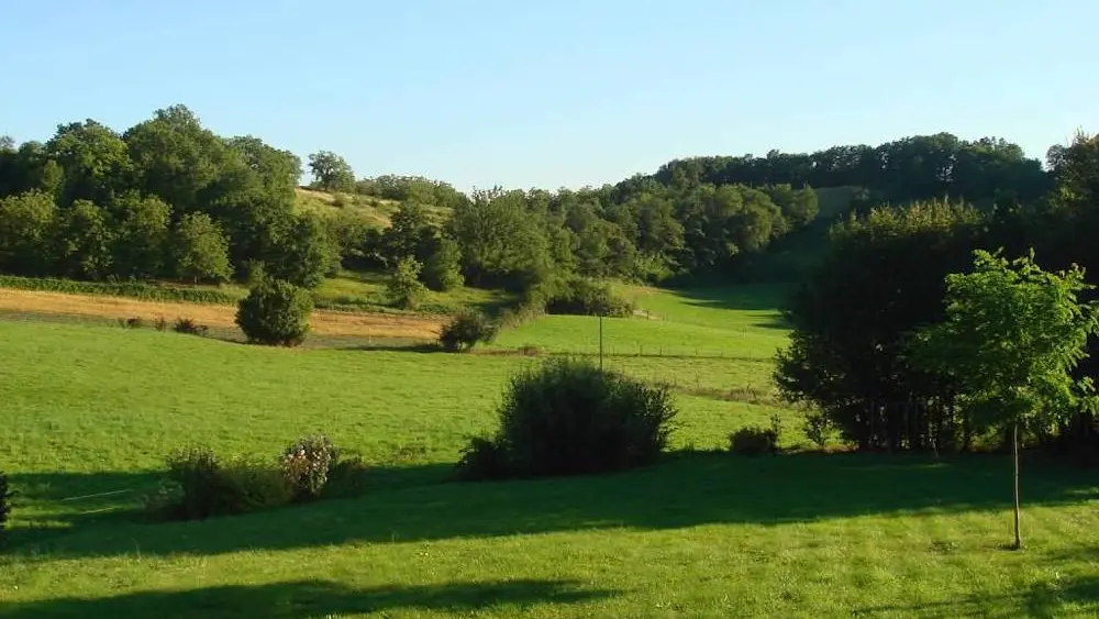 MeubléGraf-Queyssac_JardinEtVue sur la campagne