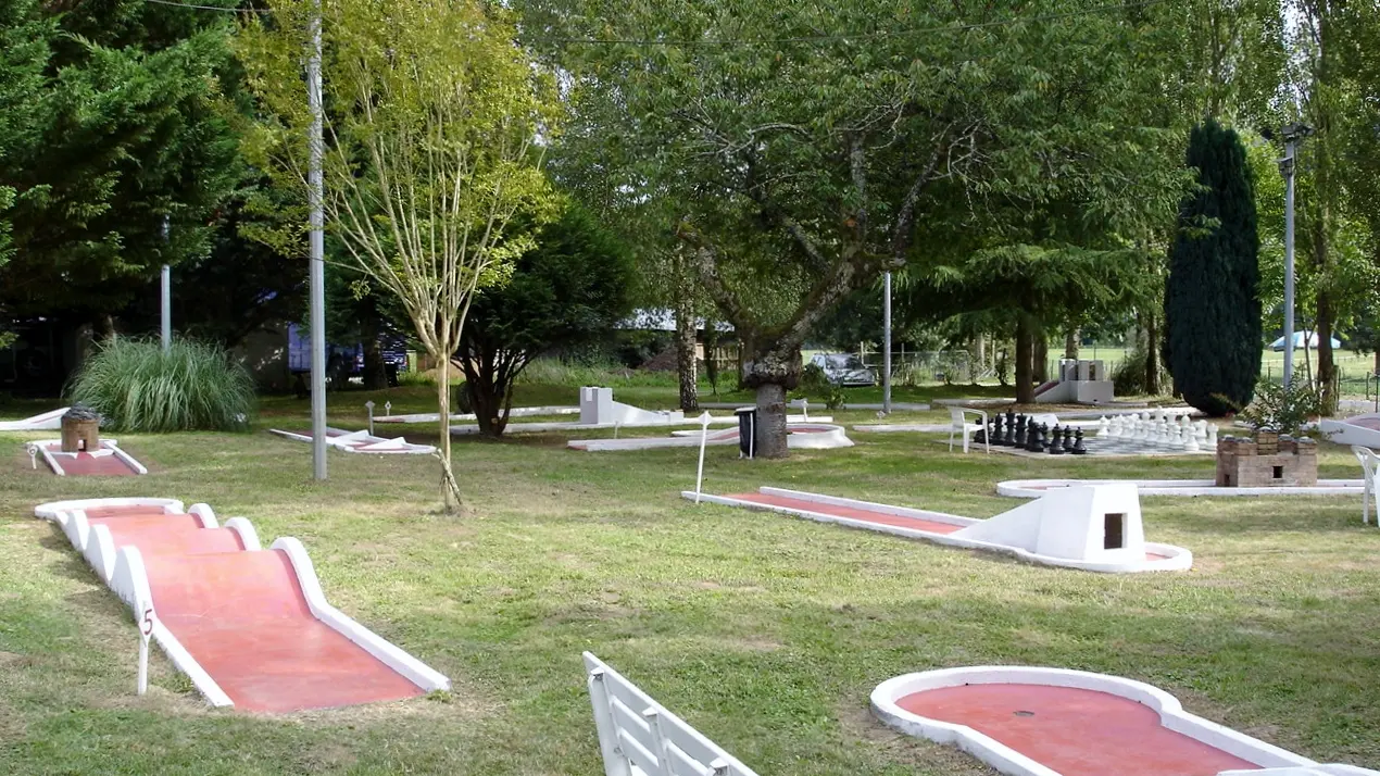 Mini-Golf accès gratuit JUILLET/AOUT