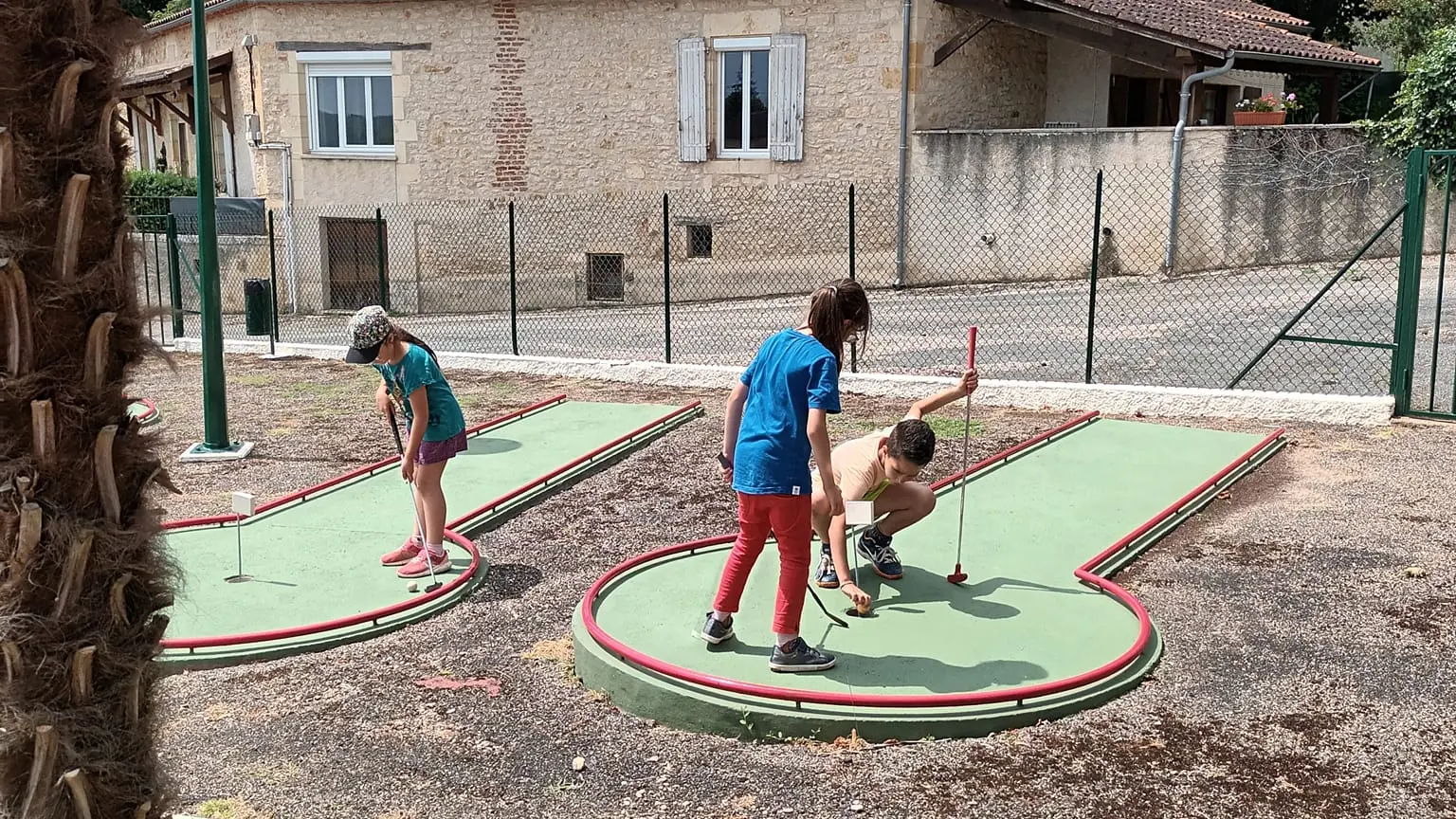 Mini golf de Duravel ©Gordon Kerr