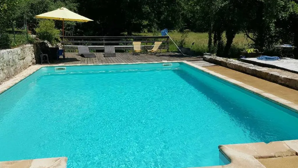 MoulinDuPouget-LaChapelleAuxSaints_piscine