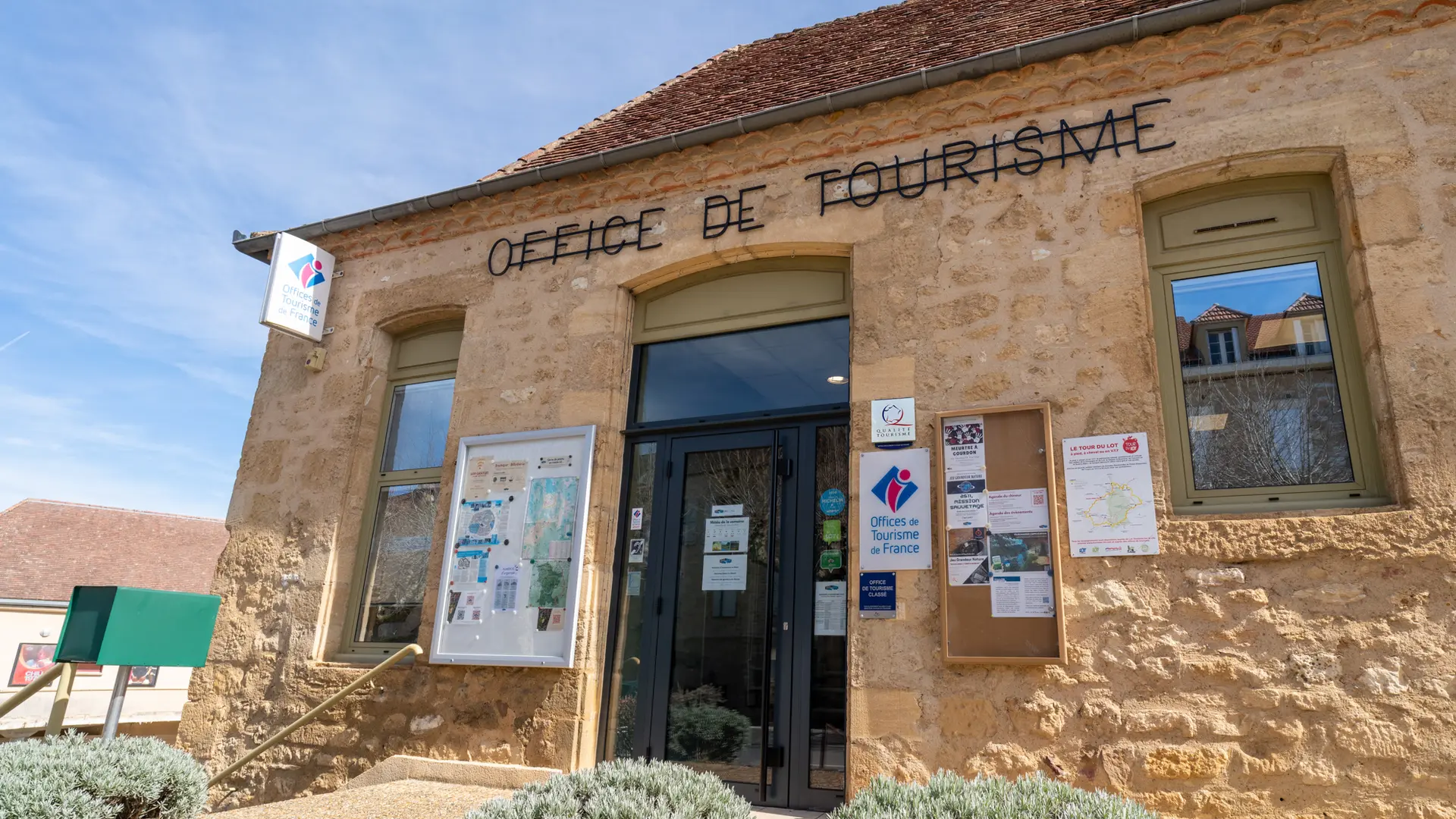 Office de tourisme du Pays de Gourdon façade extérieure