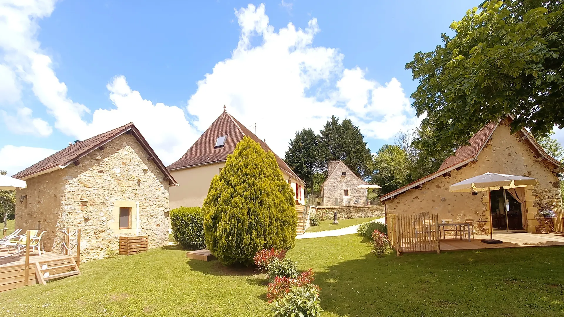 Domaine Le Martinet - gîtes au calme pour des adultes avec grande piscine