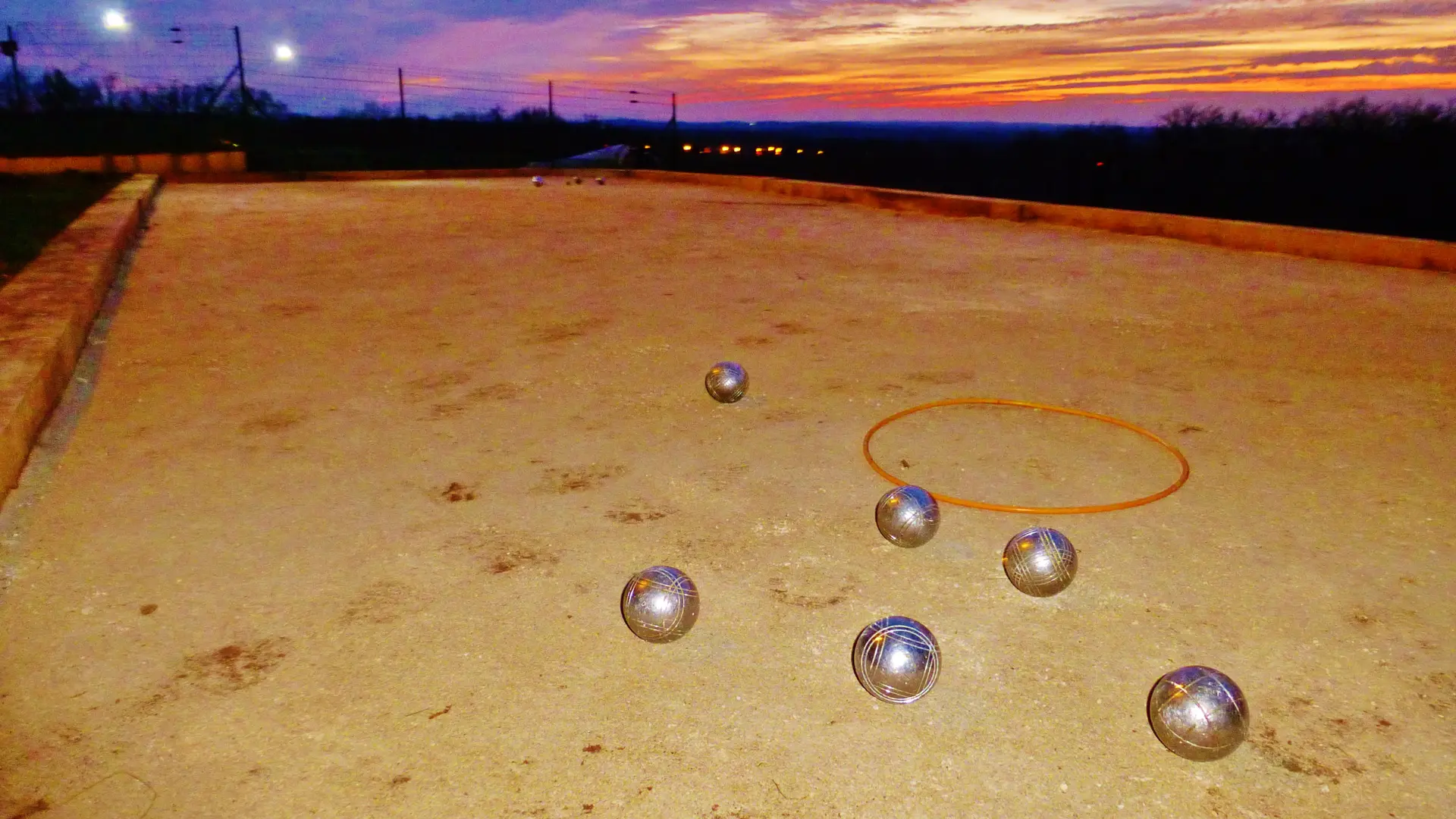 Grand terrain de pétanque-Mölky