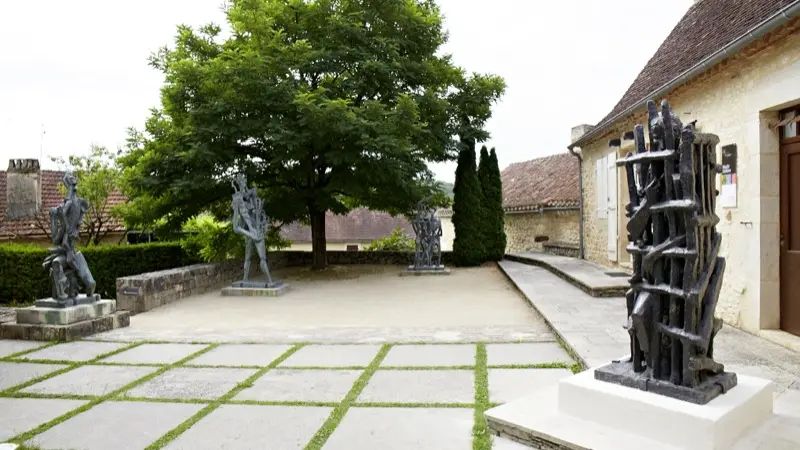 Parvis du Musée Zadkine - Nelly Blaya - Conseil Général du Lot