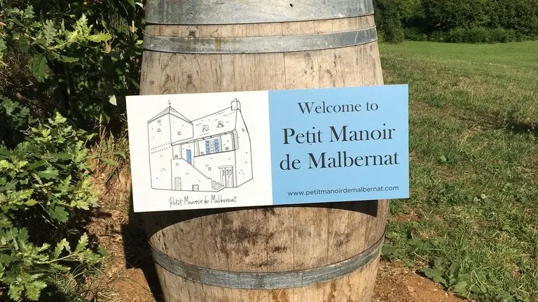 Bienvenue au Petit Manoir de Malbernat.  Welcome to Le Petit Manoir de Malbernat