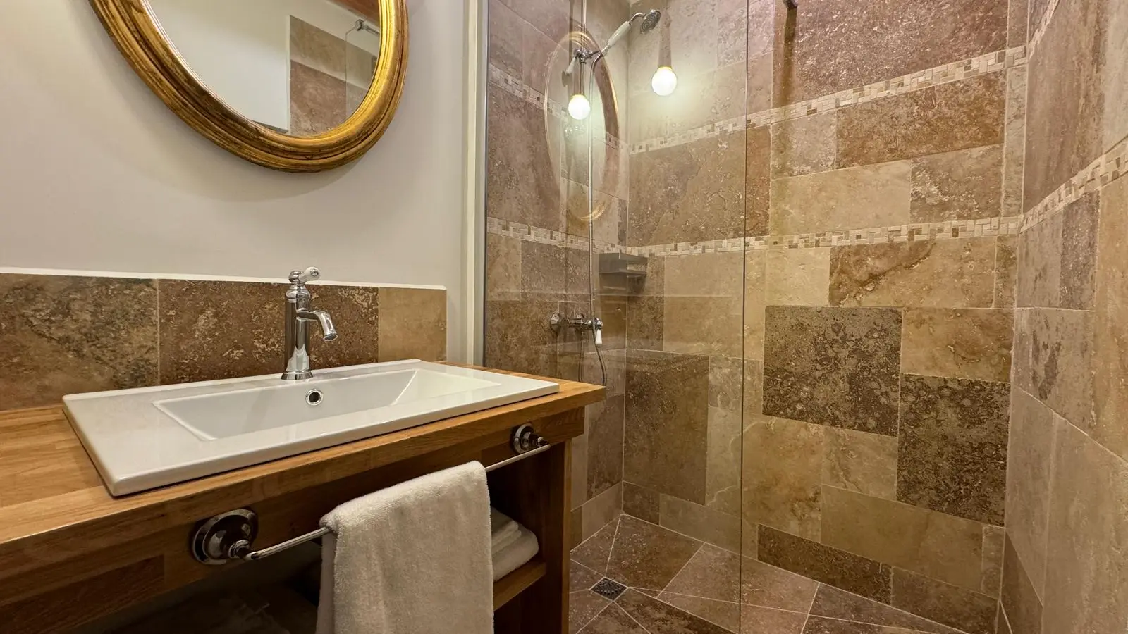 Salle d'eau appartement 5 Autoire