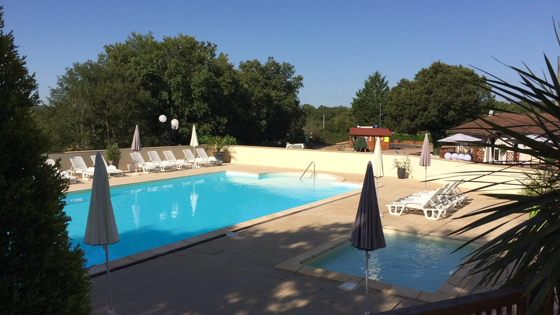 Vue Piscine et Pataugeoire