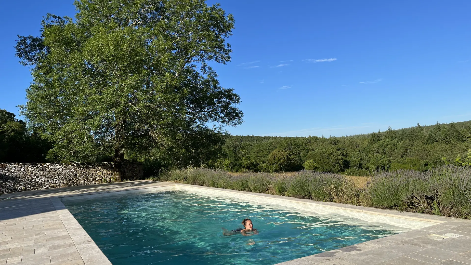 Piscine accessible l'été 15x7 m