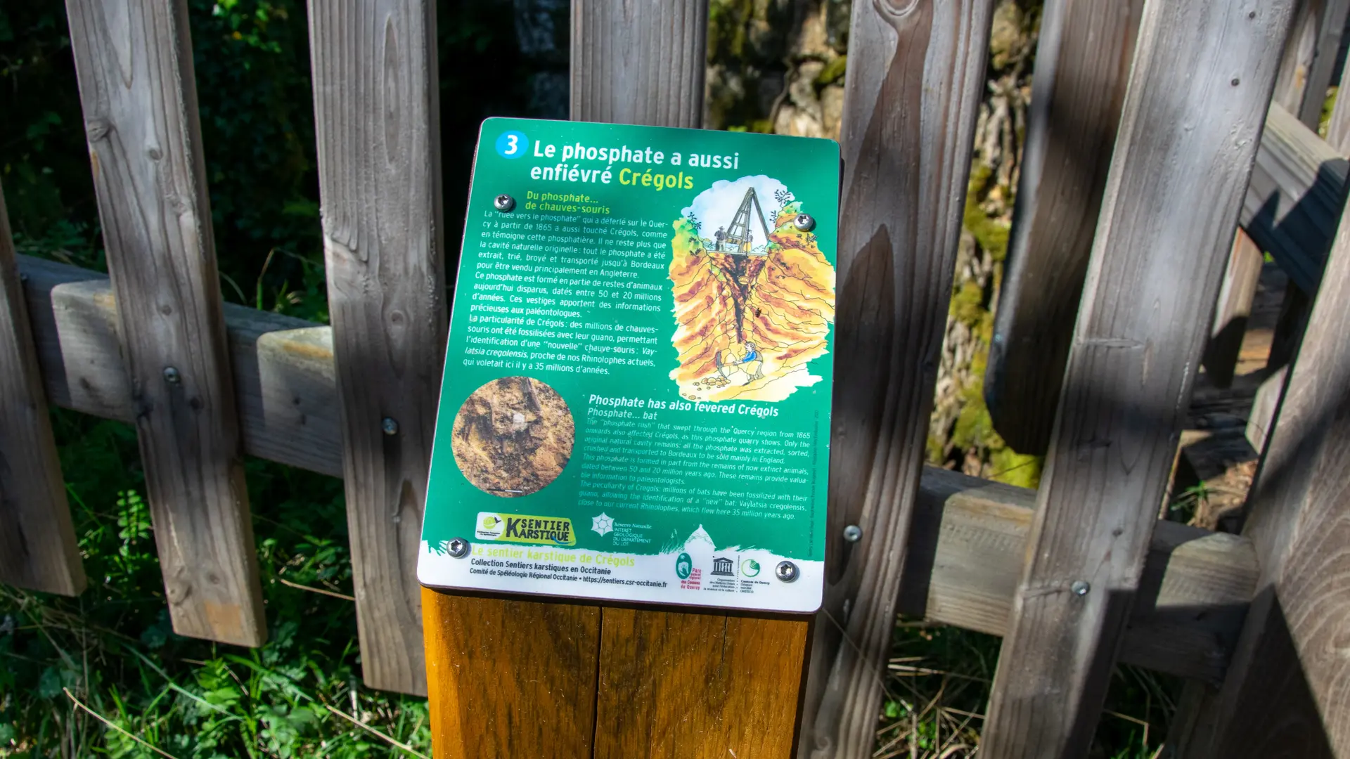 Panneau d'interprétation de la phosphaitère de Crégols